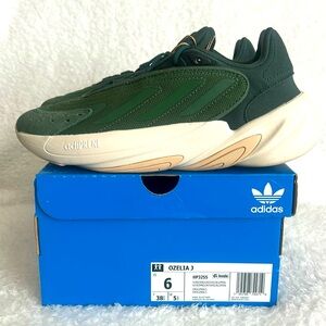 Green/beige adidas Size 6